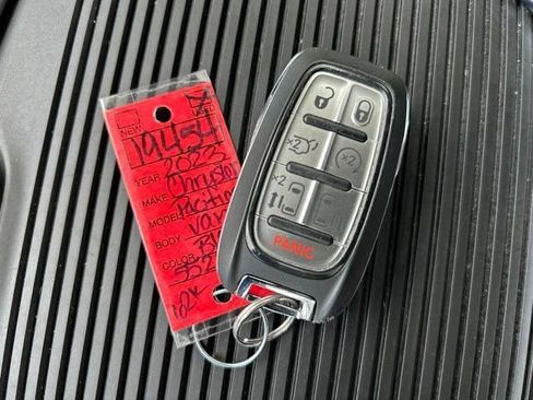 Used 2023 Chrysler Pacifica Limited FWD image 63