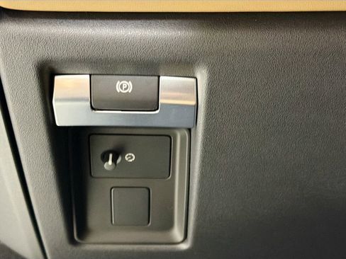 Certified 2025 Land Rover Defender 110 S AWD/4WD image 10
