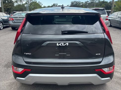 Used 2025 Kia Niro LX FWD image 4