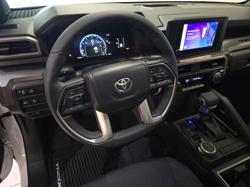 Certified 2025 Toyota Tacoma SR5 w/ SR5 Upgrade Package AWD/4WD image 2