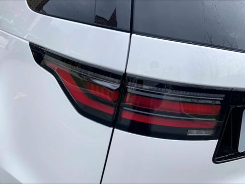 New 2026 Land Rover Discovery Limited Edition image 14