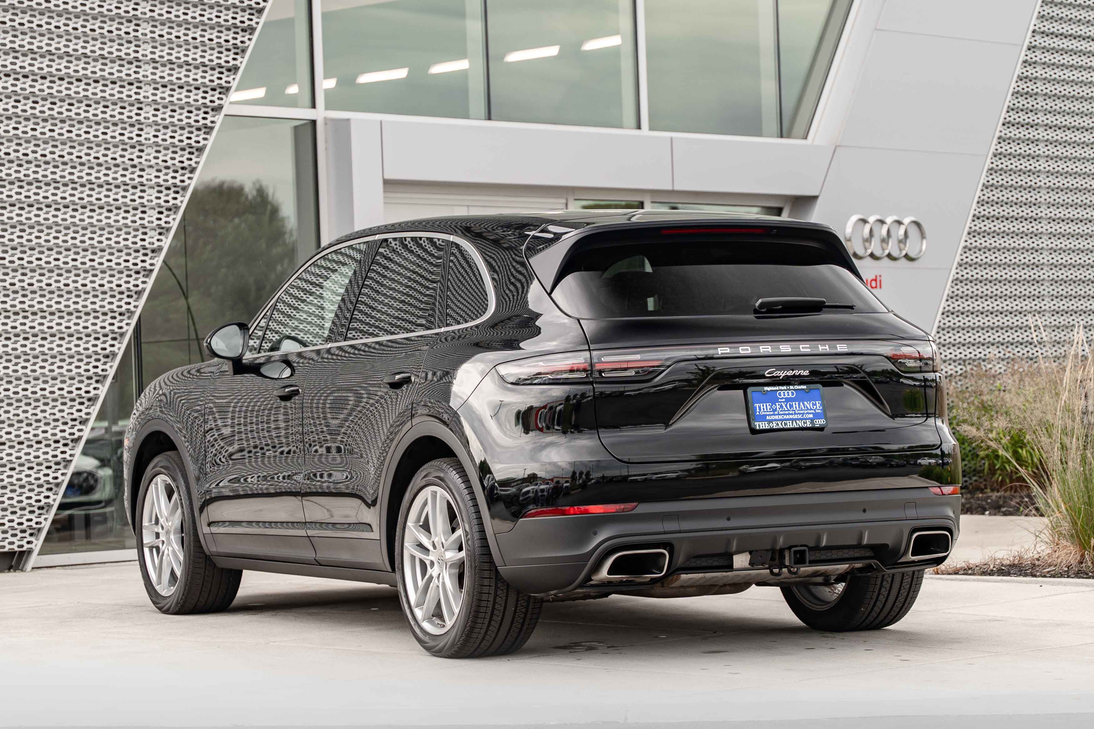 Used 2023 Porsche Cayenne AWD/4WD image 5