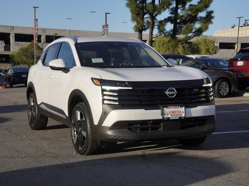 New 2025 Nissan Kicks SR image 2