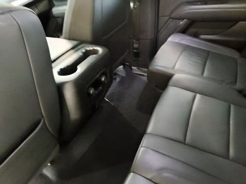 Used 2025 Chevrolet Suburban Z71 image 34