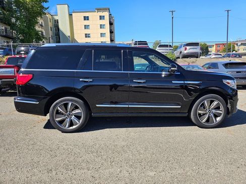 Used 2019 Lincoln Navigator Reserve AWD/4WD image 7