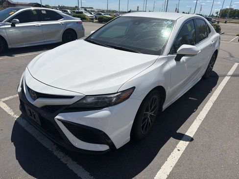 Used 2023 Toyota Camry SE FWD image 2