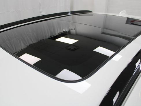 Used 2025 Volvo XC40 B5 Plus image 41