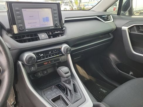 Used 2022 Toyota RAV4 LE FWD image 25