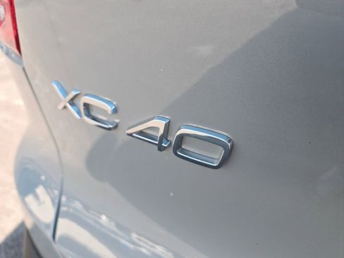 Certified 2025 Volvo XC40 B5 Plus image 8