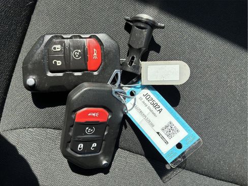 Used 2023 Jeep Gladiator Rubicon w/ LED Lighting Group AWD/4WD image 29