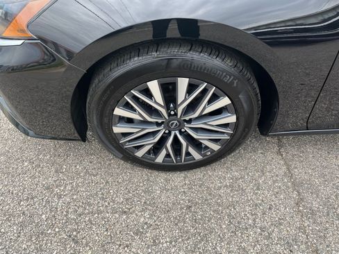 Used 2025 Nissan Altima 2.5 SV FWD image 30