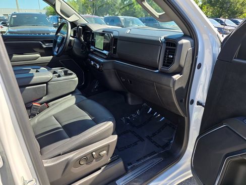 Used 2025 GMC Sierra 1500 SLT AWD/4WD image 41