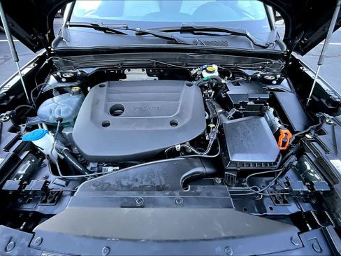 Certified 2023 Volvo XC40 B5 Plus w/ Protection Package Premier image 28