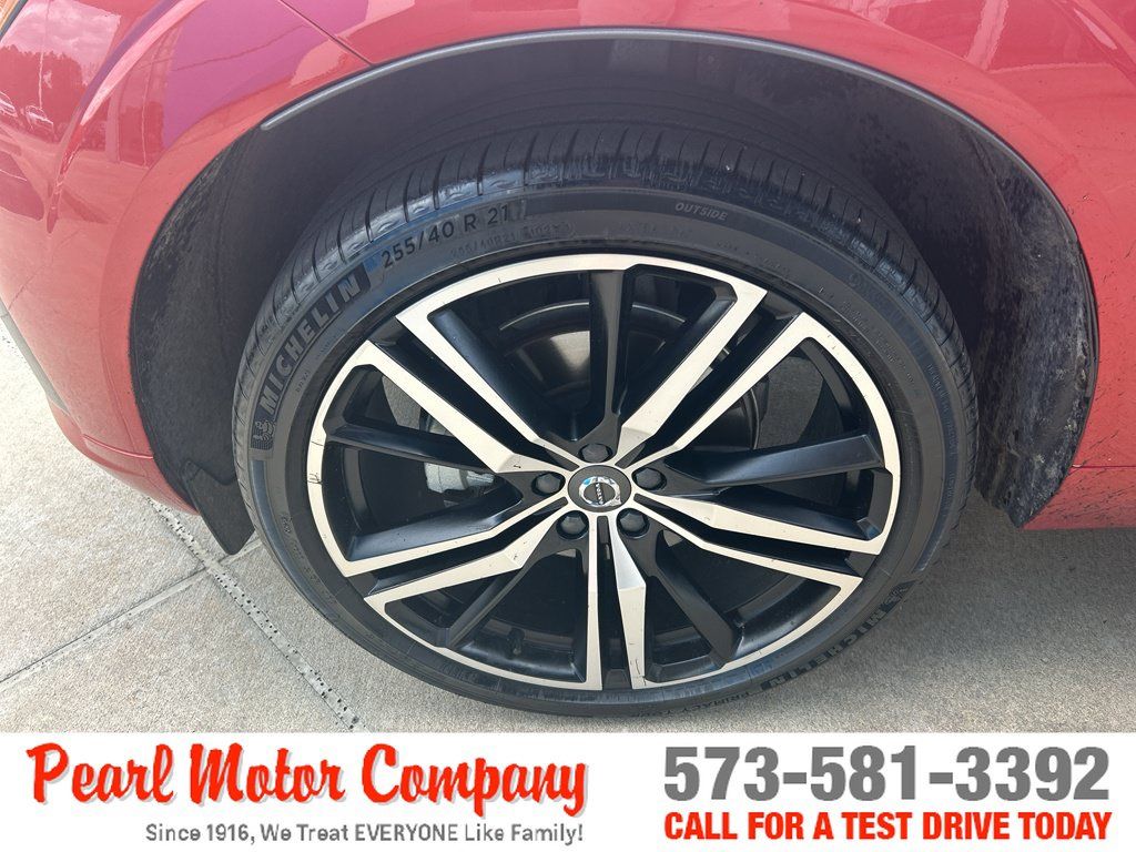 Used 2021 Volvo XC60 T5 R-Design AWD/4WD image 8