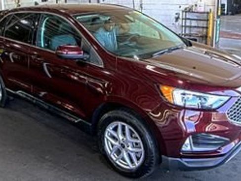 Used 2023 Ford Edge SEL w/ Convenience Package AWD/4WD image 3