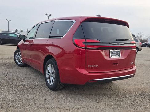 New 2026 Chrysler Pacifica Select AWD/4WD image 16