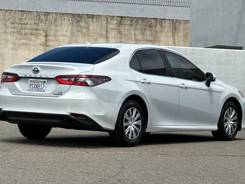 Used 2022 Toyota Camry LE FWD image 2