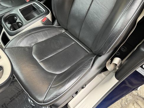 Used 2017 Chrysler Pacifica Limited w/ Tire & Wheel Group image 42