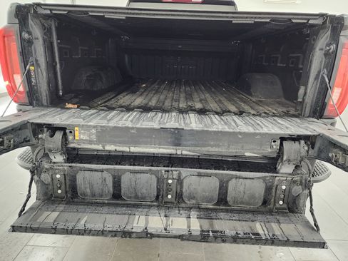 Used 2022 GMC Sierra 2500 SLT w/ LPO, GMC Protection Package image 27