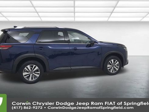 Used 2025 Nissan Pathfinder SL image 16