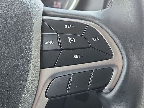 Used 2019 Jeep Grand Cherokee Altitude RWD image 27