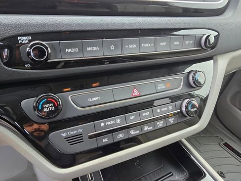 Used 2020 Kia Sedona SX image 20