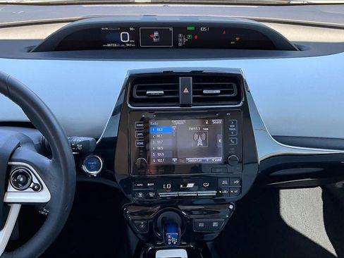 Used 2016 Toyota Prius Four FWD image 7