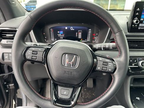 Certified 2025 Honda Pilot Black Edition image 15