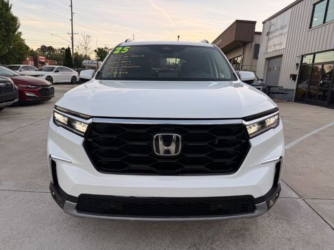 Used 2025 Honda Pilot Touring image 21