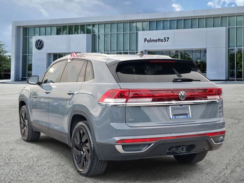 Used 2024 Volkswagen Atlas Cross Sport SE w/ Panoramic Sunroof Package FWD image 4