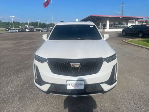 Used 2021 Cadillac XT6 Sport w/ Platinum Package AWD/4WD image 3