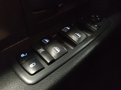 Used 2018 RAM 1500 Express w/ Express Value Package image 27