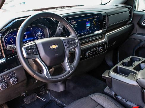 Used 2024 Chevrolet Silverado 1500 LT AWD/4WD image 15