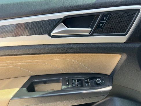 Used 2022 Volkswagen Atlas Cross Sport SE FWD image 35