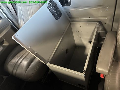 Used 2018 Chevrolet Express 2500 image 27