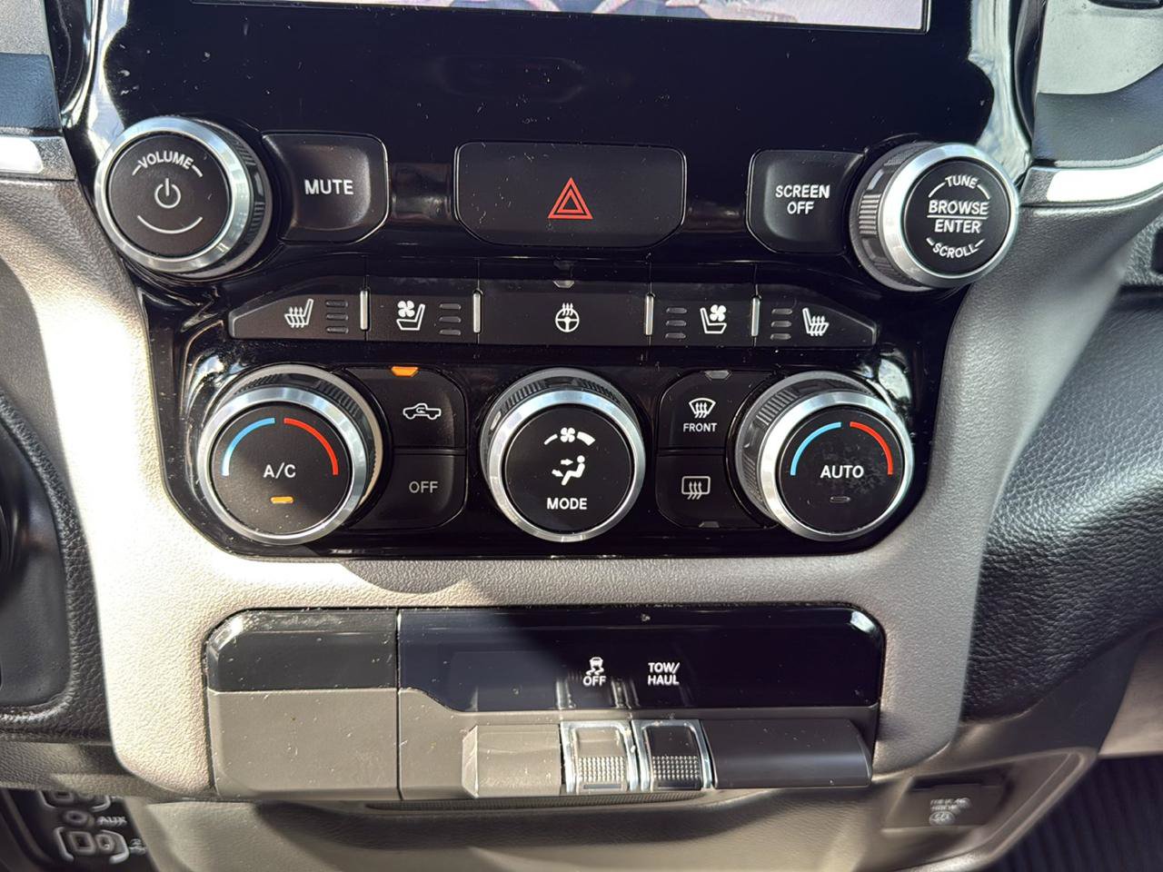 Used 2023 RAM 1500 Laramie w/ Off Road Group AWD/4WD image 26