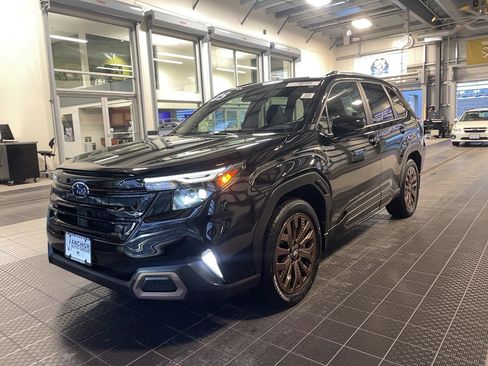 Used 2025 Subaru Forester Sport image 3