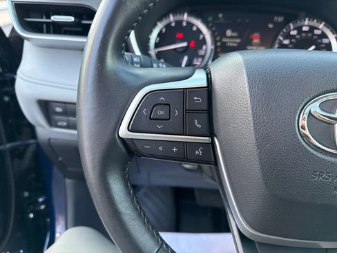 Used 2022 Toyota Highlander XLE AWD/4WD image 23
