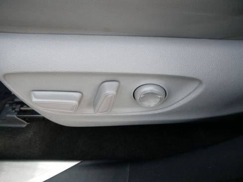 Used 2023 Toyota Highlander Limited image 15