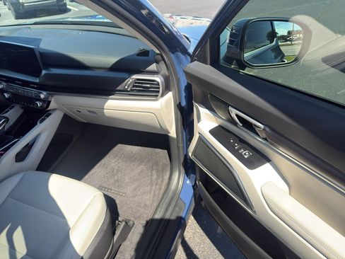 Used 2024 Kia Telluride S FWD image 13
