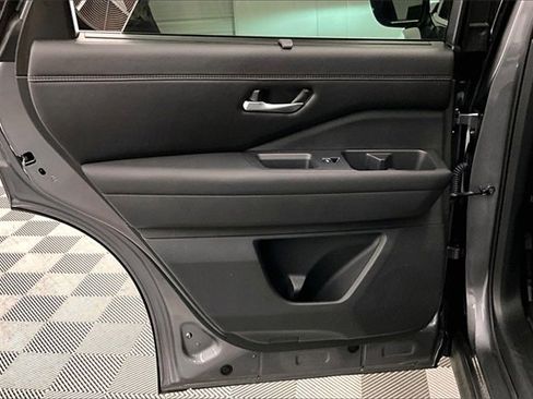 Used 2025 Nissan Pathfinder Platinum image 20