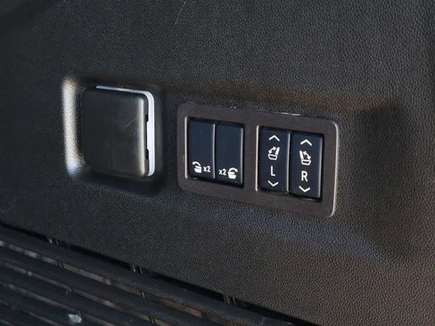 Used 2024 GMC Yukon XL Denali Ultimate AWD/4WD image 28