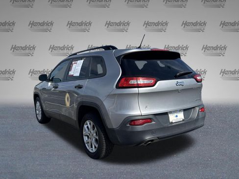 Used 2016 Jeep Cherokee Sport w/ Cold Weather Group FWD image 8