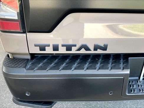 Used 2023 Nissan Titan PRO-4X w/ Pro-4x Convenience Package AWD/4WD image 10