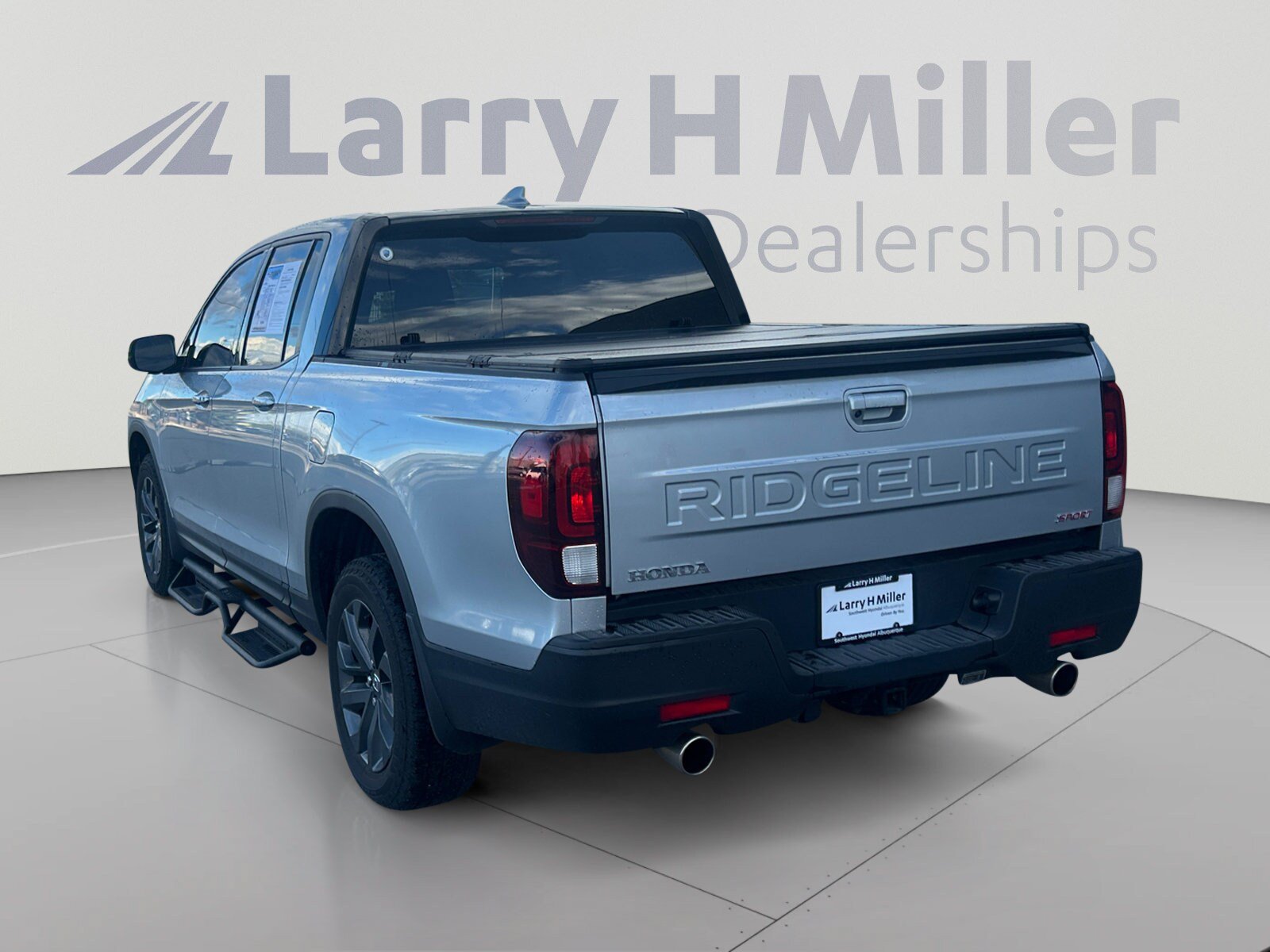 Used 2025 Honda Ridgeline Sport image 4