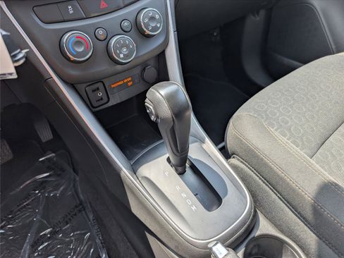 Used 2022 Chevrolet Trax LS w/ Tint and Cruise Package AWD/4WD image 18