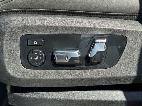 New 2026 BMW X7 M60i w/ Climate Comfort Package AWD/4WD image 11