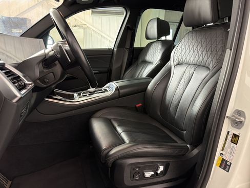Used 2025 BMW X5 xDrive50e AWD/4WD image 5