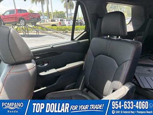 Used 2025 Honda Pilot TrailSport image 15