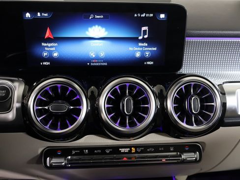 Used 2022 Mercedes-Benz EQB 300 4MATIC image 4